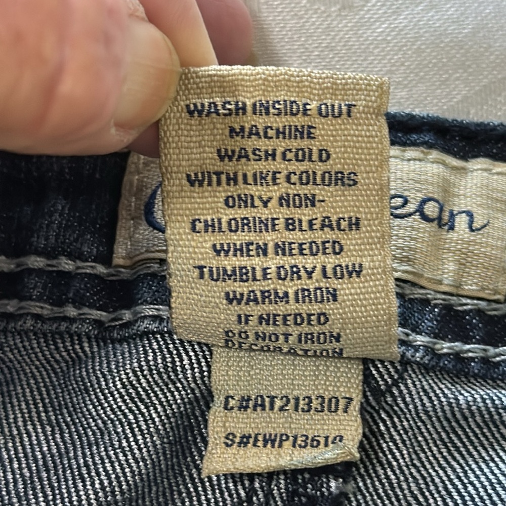 EUC Mid rise Earl Jeans. size 8P - Picture 6 of 6